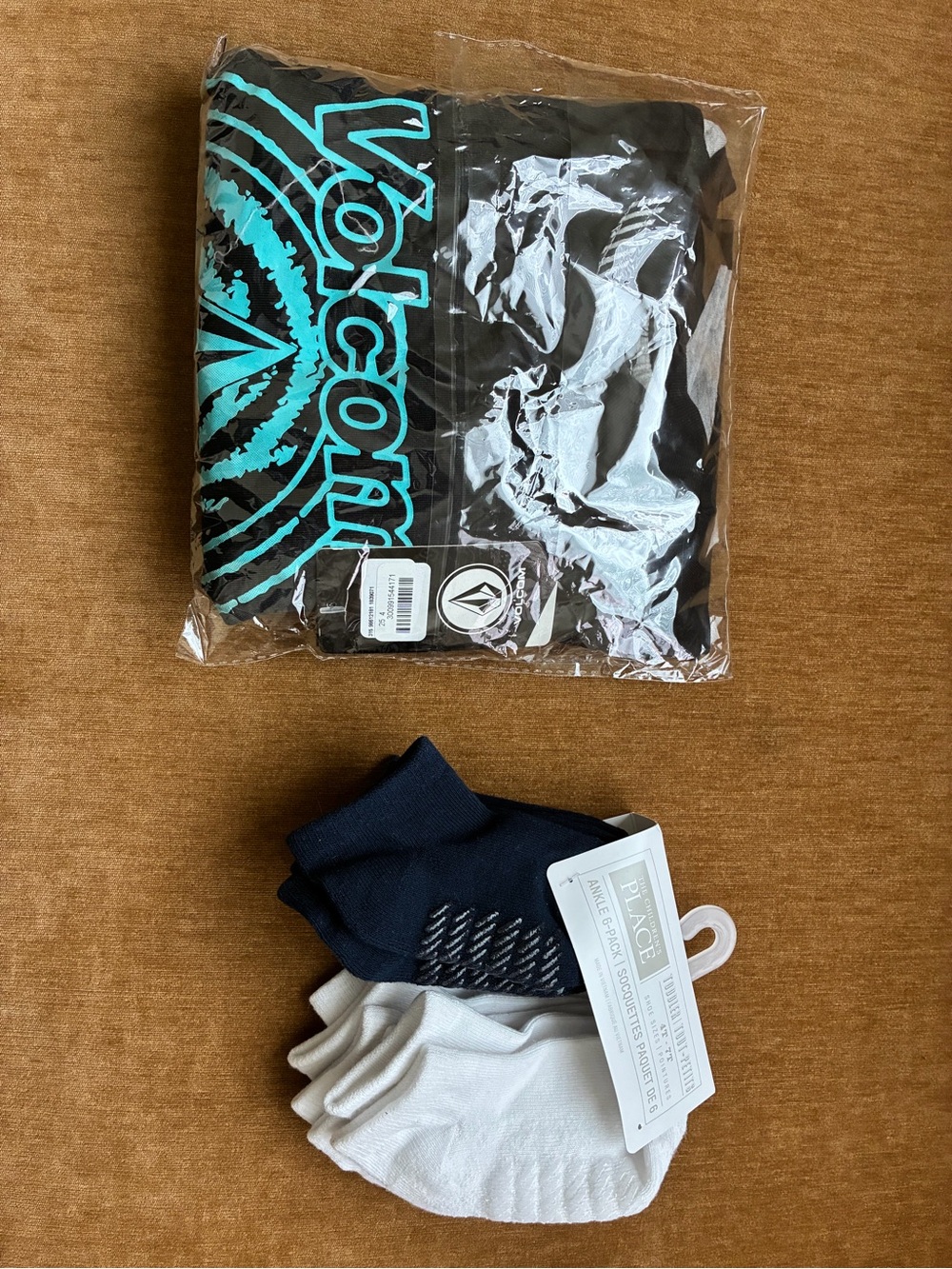 Volcom boys 3 piece and 6 pack Children’s Place Ankle Socks - White & Navy